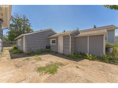 6536 SE FLAVEL ST Portland OR 97206